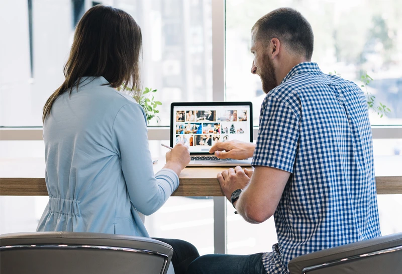 Site web en cours de préparation pour la rentrée, symbolisant le succès digital